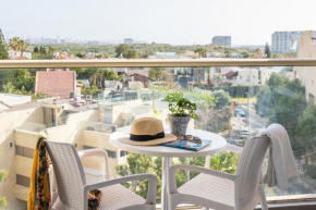 Top Tier Apartment in Herzylia with Swimming Pool